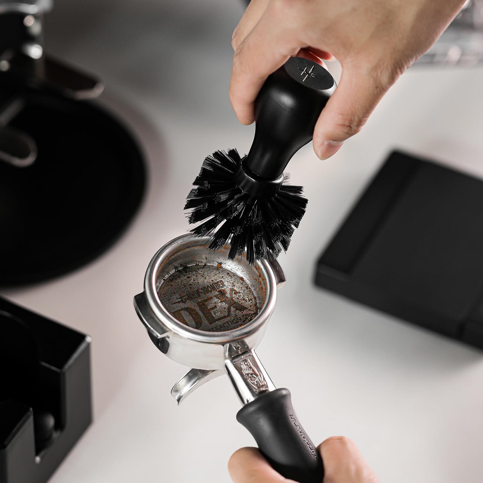 MHW-3BOMBER Coffee Portafilter Brush, Fit for 51/54/58mm Portafilter Basket, ABS Espresso Machine Portafilter Cleaning Brush, Professional Barista Cleaner Tools, Effectively Cleaning, Black B5536-OS - Image 4